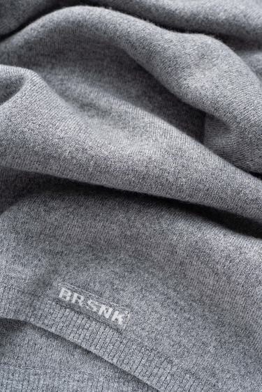 Джемпер с воротником-стойкой на молнии