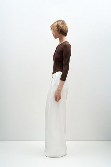 Топ в широкий рубчик с V-образным вырезом