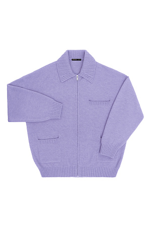 сиреневый Трикотажный бомбер из шерсти с добавлением мохера. Модель свободного силуэта&nbsp;&nbsp;со спущенной линией плеча, отложным воротником и накладными карманами. Застежка на молнию. Изделие без подкладки.