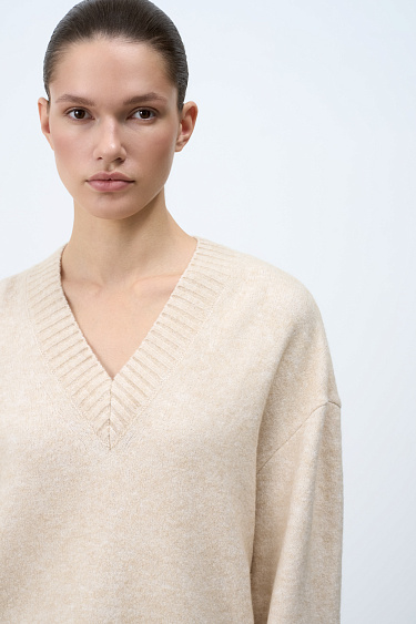 Джемпер из шерсти с V-образным вырезом