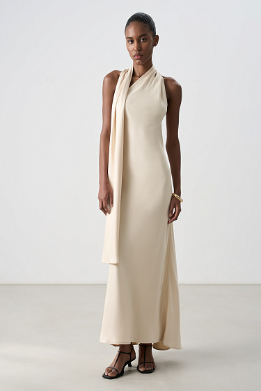 Атласное платье с шарфом