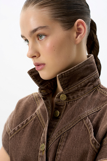 Джинсовый комбинезон с коротким рукавом