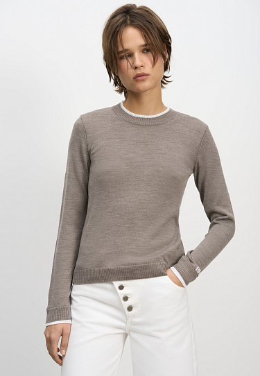 Джемпер с манжетами и воротничком