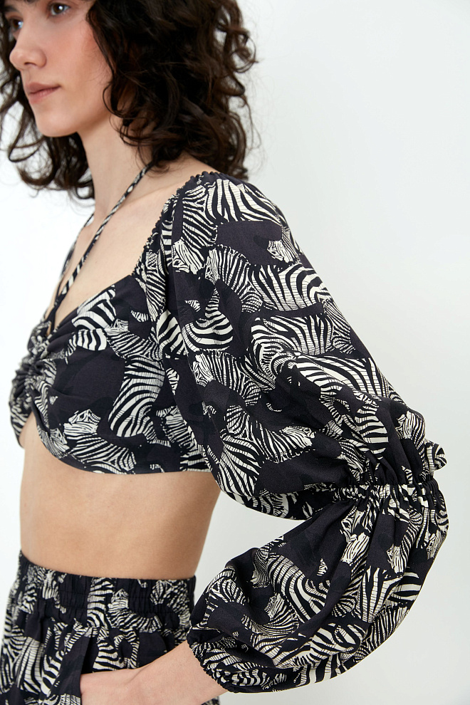 Короткий топ из 100% вискозы