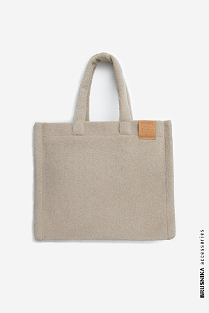 серый Сумка из экомеха с двумя плечевыми ремнями. Аксессуар&nbsp;&nbsp;гармонично сморится с вязаными изделиями и верхней одеждой из меха.