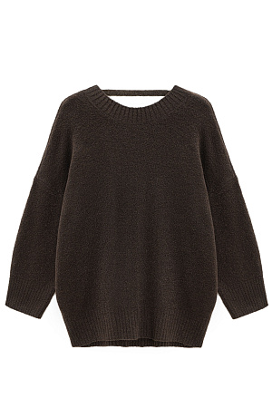 коричневый Трикотажный джемпер из буклированной пряжи. Модель свободного силуэта с длинным рукавом и глубоким вырезом на спине. Края изделия выполнены в рубчик. Дополнить образ можно юбкой в таком же стиле.