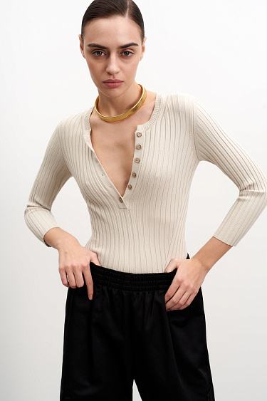 Топ в широкий рубчик с V-образным вырезом