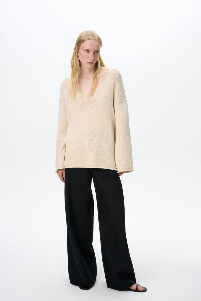 Джемпер с V-образным вырезом