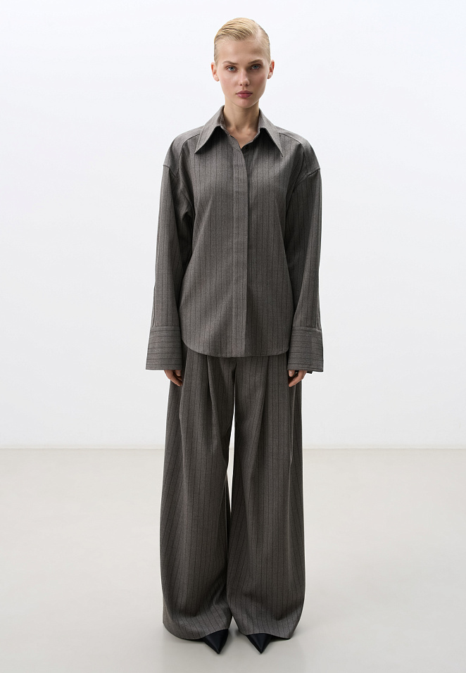 Рубашка из шерсти с большими плечами