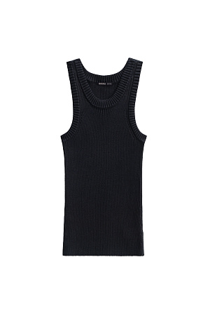 черный Трикотажный топ в широкий рубчик из хлопка с добавлением вискозы. Модель по фигуре, без рукавов, с глубокой проймой и U-вырезом горловины. 