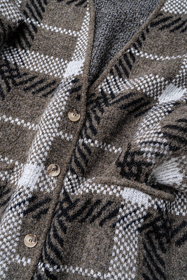 Трикотажный кардиган со сложной клеткой 