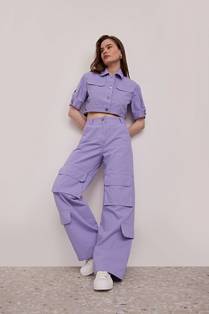 сиреневый Брюки карго из 100% хлопка. Застежка на молнию и пуговицу. 