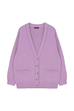 сиреневый Трикотажный кардиган из шерсти альпака. Модель свободного силуэта с V-образным вырезом и накладными карманами. Края изделия в рубчик. 
