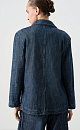 Джинсовый однобортный жакет из 100% хлопка. Модель прямого кроя, с лацканами и двумя карманами. Застежка на три пуговицы. Изделие на подкладке.