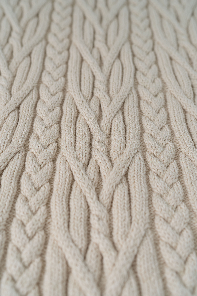 Трикотажный джемпер с косами