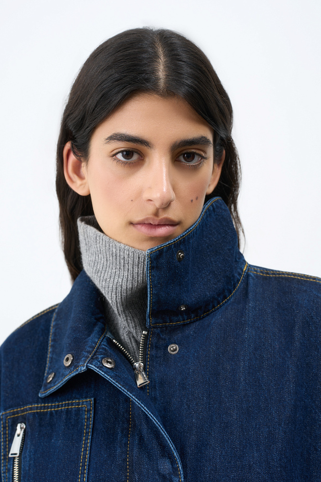 Джинсовая куртка с рельефными швами