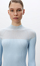Цельновязаная водолазка из вискозы. Модель приталенного силуэта с длинным рукавом и невысоким воротником.