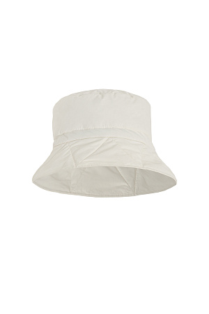 молочный Стеганая панама из плащевой ткани с регулятором на кулиске.