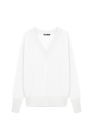 белый Джемпер с V-образным вырезом из 100% кашемира. Модель свободного силуэта со спущенной линией плеча. Края изделия в рубчик.