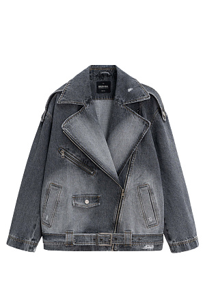 серый Джинсовая куртка-косуха из 100% хлопка. Модель свободного силуэта со спущенной линией плеч, широким отложным воротником и косой застежкой на молнию. Изделие декорировано патами на плечах, боковыми карманами, молниями на манжетах и ремнем с металлической пряжкой.