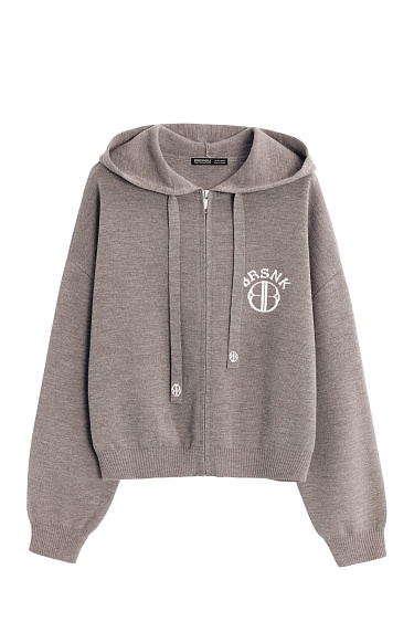 Бомбер в спортивном стиле