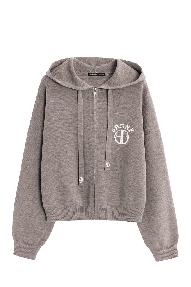 Бомбер в спортивном стиле