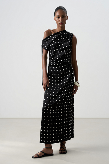 Принтованное атласное платье