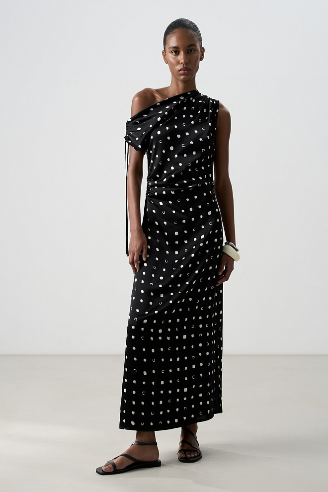 Принтованное атласное платье