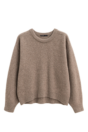 коричневый Трикотажный джемпер из шерсти яка с добавлением шерсти мериноса экстрафайн. Модель свободного силуэта, с вывязанной круглой горловиной и рукавом реглан с декоративными сбавками. Низ изделия и манжеты рукавов выполнены в рубчик.