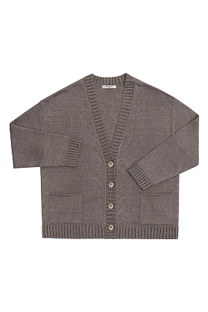 коричневый Трикотажный кардиган из 100% льна. Модель свободного кроя со спущенной линией плеча, длинным рукавом, накладными карманами и V-образным вырезом горловины. Края изделия выполнены в рубчик. Застежка на пуговицы.