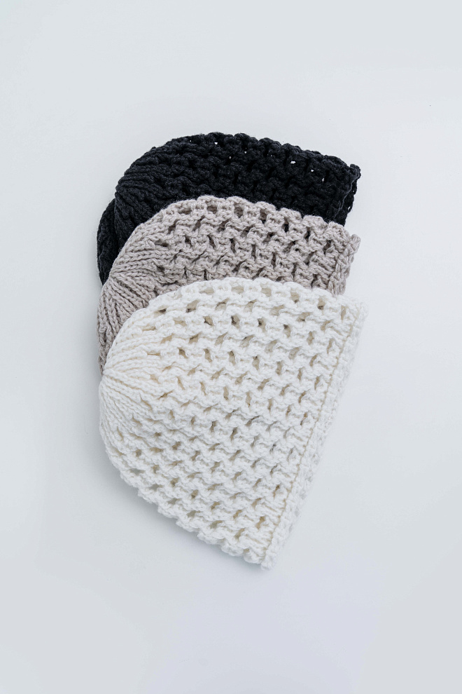 Трикотажная шапка из шерсти