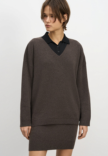 Джемпер с V-образным вырезом 