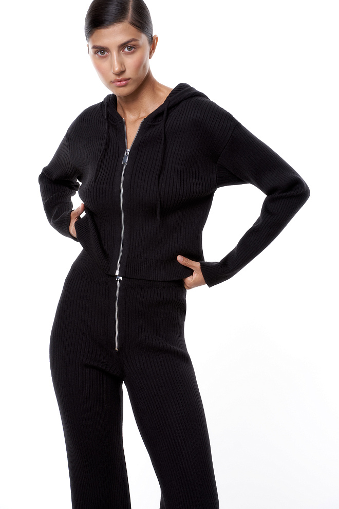 Трикотажный бомбер с капюшоном 