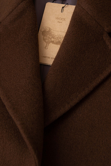 Шерстяное пальто-халат с поясом