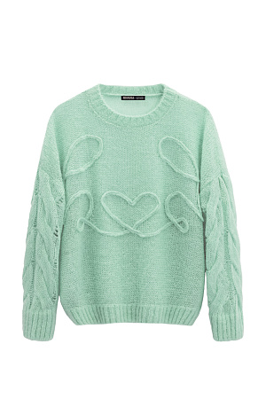 зеленый Трикотажный джемпер из шерсти и мохера. Модель свободного силуэта со спущенной линией плеча и круглым вырезом горловины. Изделие декорировано вывязанными косами на рукавах и вензелем в виде сердца на груди.