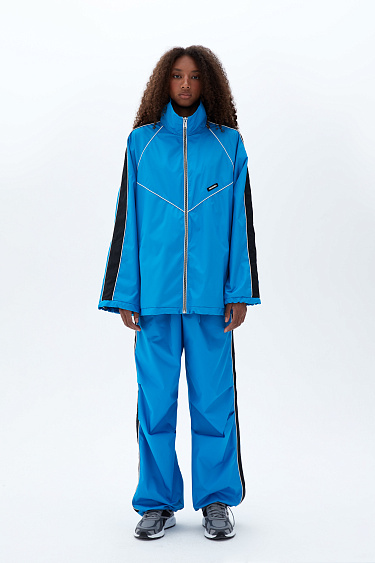 Куртка в спортивном стиле