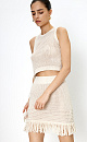 Трикотажная юбка длины мини из 100% хлопка с бахромой по низу изделия. Дополнить образ можно топом в таком же стиле.