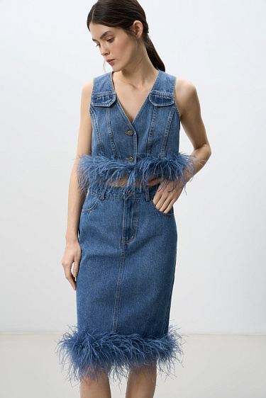 Джинсовая юбка миди с перьями