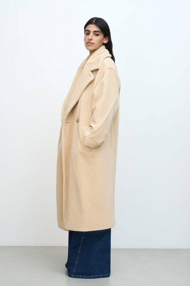 Объемная шуба из экомеха