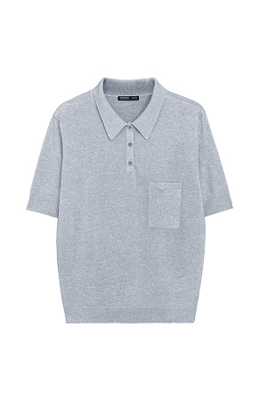серый Трикотажное поло прямого кроя с коротким рукавом и накладным карманом на груди. Края изделия в рубчик.