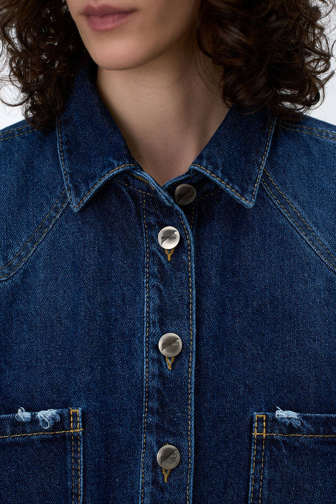 Джинсовая рубашка с накладными карманами