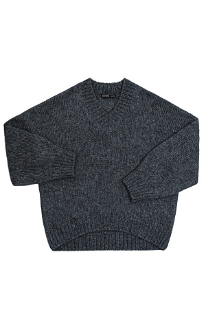 графит Трикотажный джемпер из шерсти альпака с добавлением люрекса. Модель с V-вырезом, спущенной линией плеча и декоративными сбавками на манжетах. Изделие декорировано пайетками.