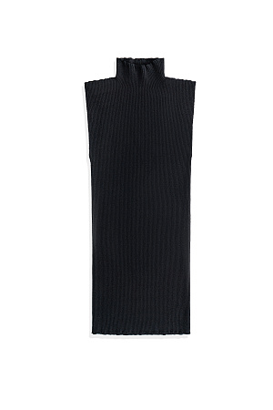 черный Трикотажный топ из вискозы. Модель приталенного силуэта, без рукавов и невысоким воротником-стойкой. 