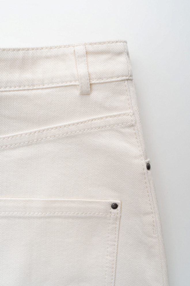 Джинсовая юбка с разрезом