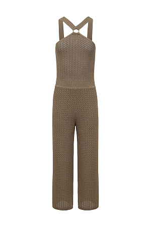 бежевый Трикотажный ажурный комбинезон на широких лямках с застежкой на кольце.