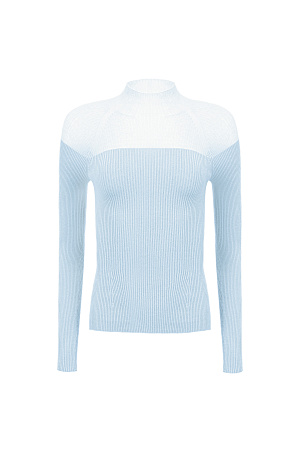 голубой Цельновязаная водолазка из вискозы. Модель приталенного силуэта с длинным рукавом и невысоким воротником.