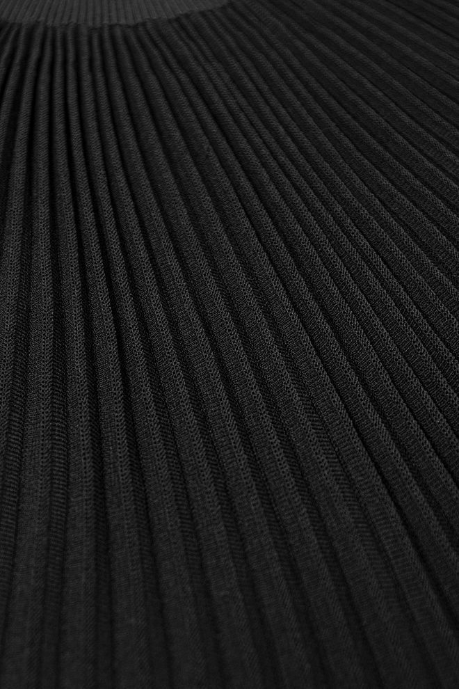 Платье с перекрещенными деталями лифа