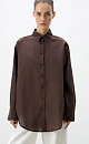Классическая рубашка из тонкого шелка и хлопка. Модель свободного кроя, с отложным воротником, длинными рукавами с манжетами на пуговицах. Нижний край изделия выполнен полукругом. Застежка на пуговицы.
