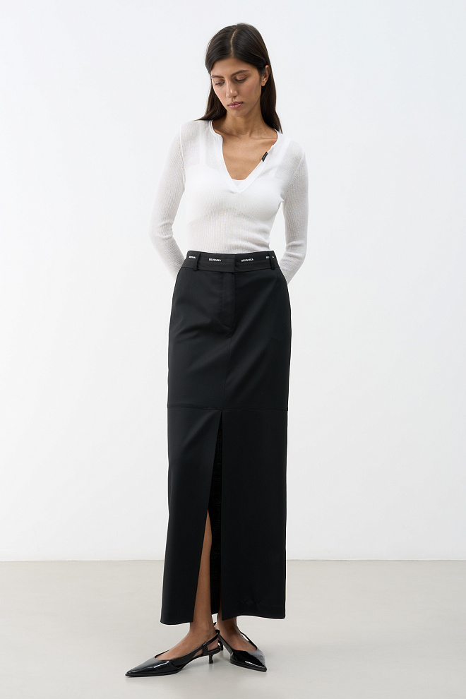 Лонгслив с V-образным вырезом