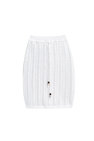 белый Трикотажная юбка длины мини из хлопка. Модель по фигуре, с эластичным поясом в рубчик, дополненным кулиской. Изделие выполнено узором "ёлочка".